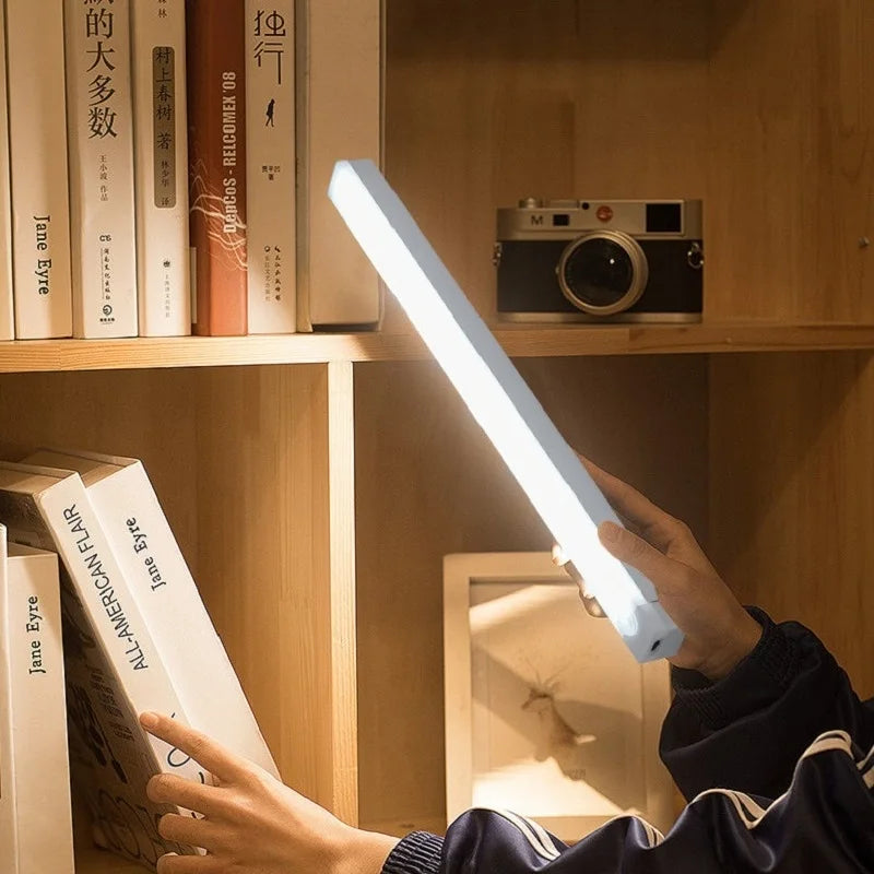 Barra de luz LED inalámbrica recargable por USB con sensor de movimiento, luz nocturna magnética para armario, lámpara portátil inalámbrica para cocina.