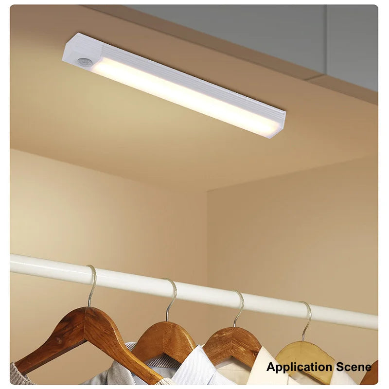 Barra de luz LED inalámbrica recargable por USB con sensor de movimiento, luz nocturna magnética para armario, lámpara portátil inalámbrica para cocina.